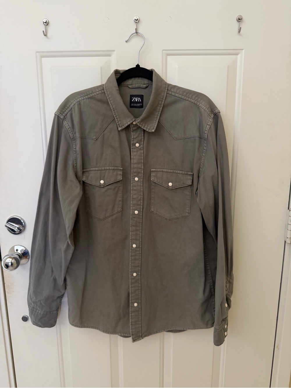 Zara Men's Button Down Long Sleeve Shirt in Faded Green Size Large